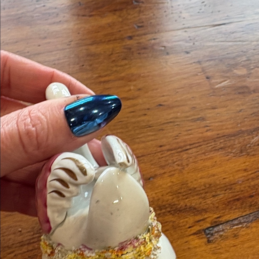 Vintage Ceramic Swan Figurine with Pink Accents - Picture 4 of 9